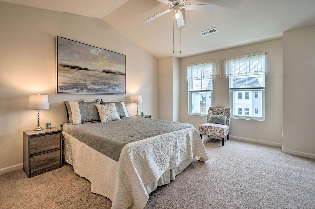 Modern Coastal Condo With Patio 1 Mi To Beaches! كارولينا بيتش المظهر الخارجي الصورة