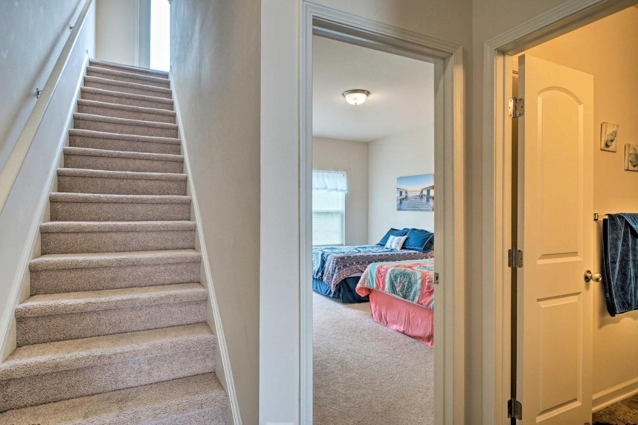 Modern Coastal Condo With Patio 1 Mi To Beaches! كارولينا بيتش المظهر الخارجي الصورة