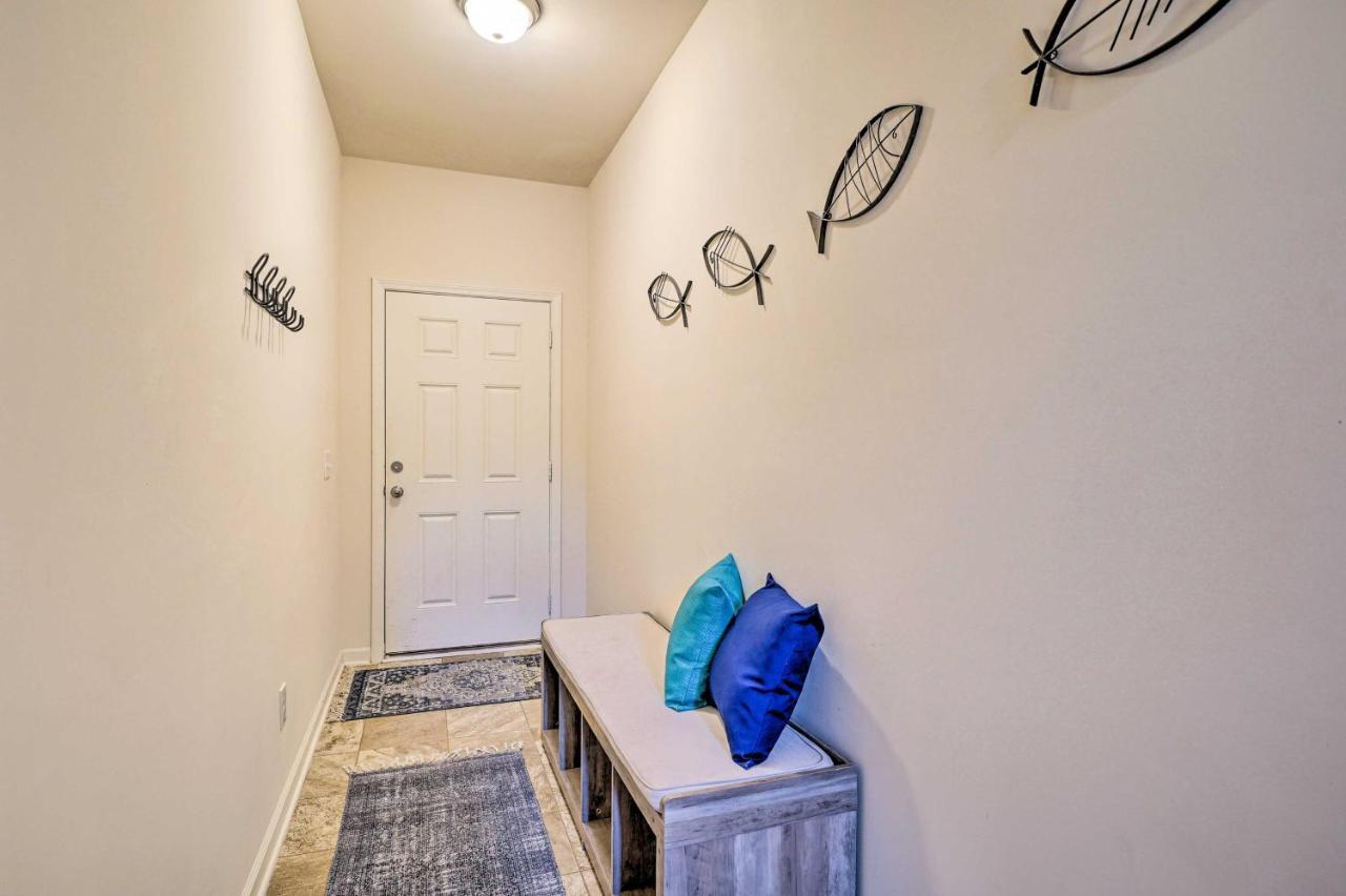 Modern Coastal Condo With Patio 1 Mi To Beaches! كارولينا بيتش المظهر الخارجي الصورة